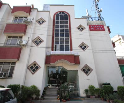 https://imgcld.yatra.com/ytimages/image/upload/t_hotel_yatra_city_desktop/v1435602162/Domestic Hotels/Hotels_Gurgaon/Shyama Sojourn/Overview.jpg